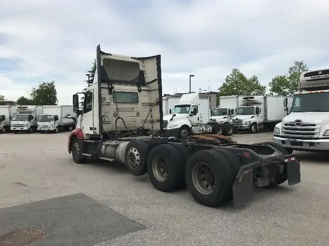 2021 Volvo VNL84300 dans Camions lourds dans Delta/Surrey/Langley - Image 6