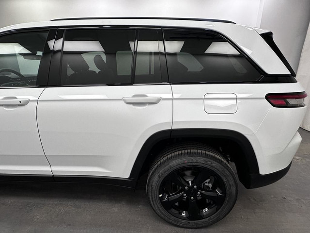 2025 Jeep Grand Cherokee Laredo - Sunroof in Cars & Trucks in Lethbridge - Image 3