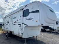 1/2 TON TOWABLE FIFTH WHEEL/ BUNKS UNDER 30FT, CALL 780-499-5692