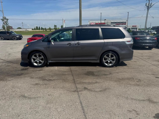 2011 Toyota Sienna AS IS, SE, ONE OWNER, WELL MAINTAINED, RUNS G in Cars & Trucks in London - Image 2
