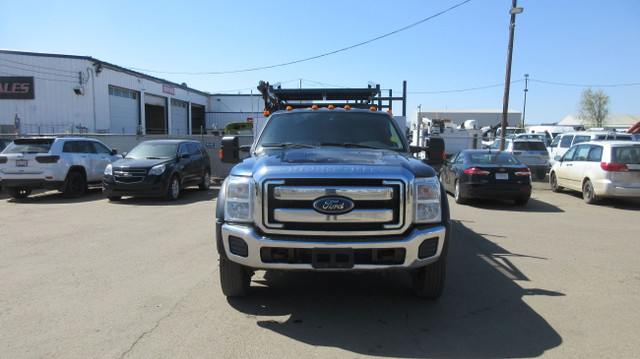 2016 Ford F-550 XLT CREW CAB SERVICE TRUCK WITH CRANE in Cars & Trucks in Edmonton - Image 2