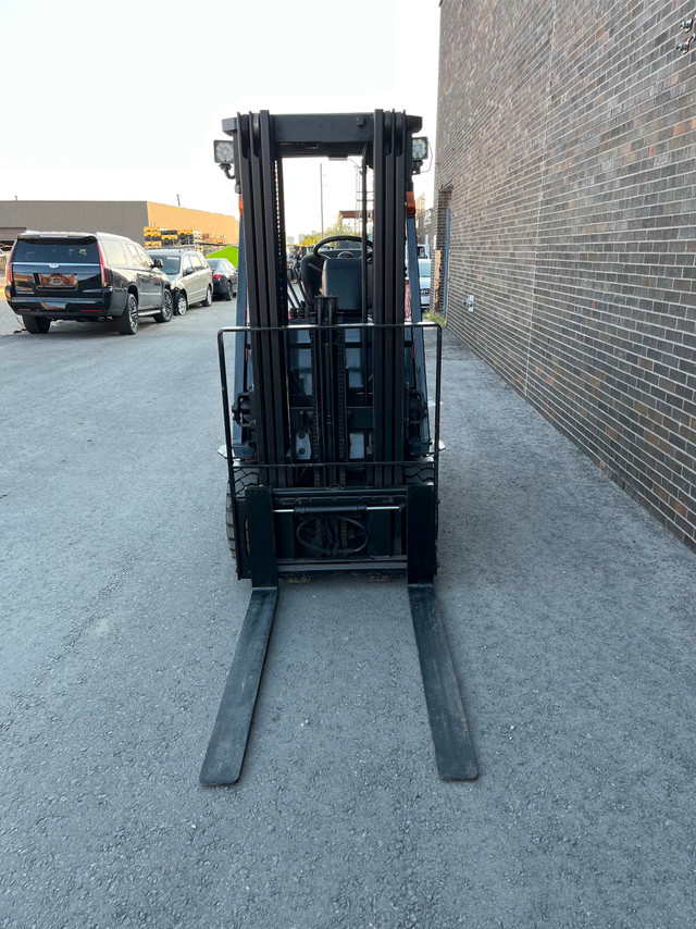 TOYOTA 5000 LBS CAP ELECTRIC FORKLIFT 3 STAGE BRAND NEW BATTERY in Heavy Equipment in Mississauga / Peel Region - Image 4