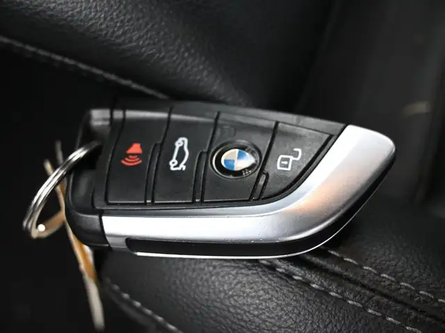 2022 BMW 3 Series 330e x-DRIVE PREMIUM ESSENTIAL PACKAGE, MOONRO dans Autos et camions dans Ville d’Halifax - Image 9