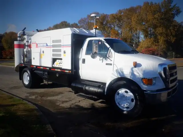 2006 ford F-650 Vacuum Truck 2WD Diesel in Heavy Trucks in Richmond - Image 5