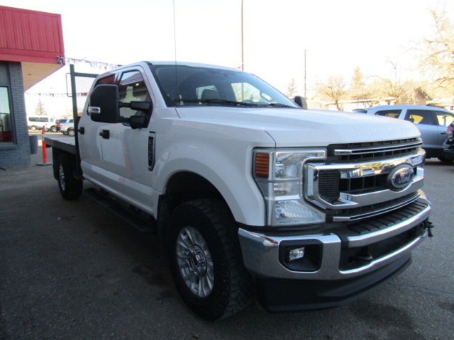  2020 Ford F-350 XLT 4WD Crew Cab Deck Loaded Priced to Sell! in Cars & Trucks in Swift Current - Image 4
