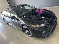 La Toyota Camry SE AWD 2023 combine le confort raffiné d'une berline intermédiaire avec la confiance... (image 1)