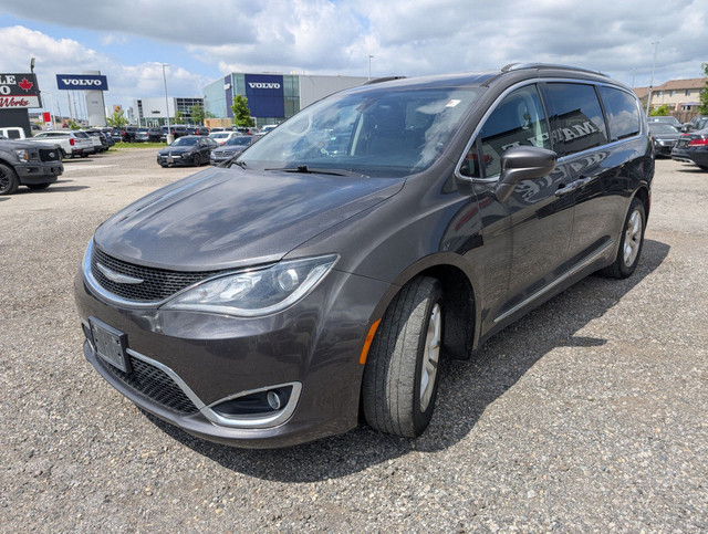 2017 Chrysler Pacifica Touring-L |NAVI | LEATHER | DVD in Cars & Trucks in London - Image 2