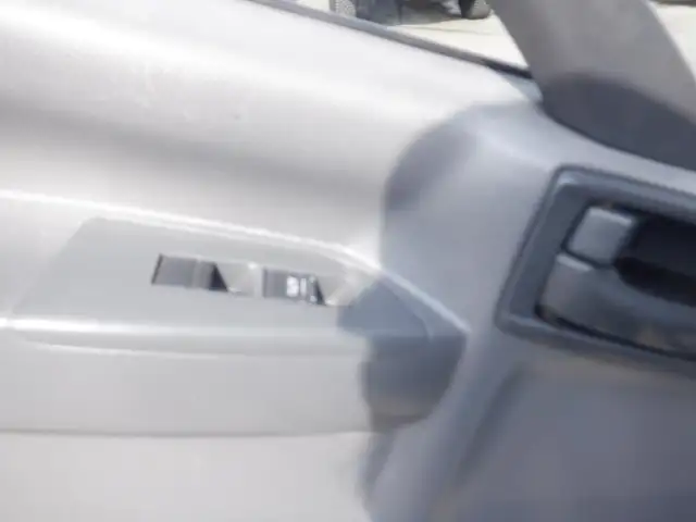 2015 isuzu NPR 12 Foot Flat Deck 3 Seater Diesel in Heavy Trucks in Richmond - Image 30