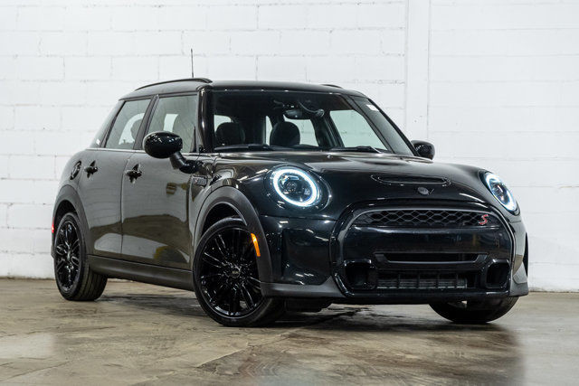 2024 MINI 5 Door Cooper S | Esprit urbain | Premier Line 2.0 in Cars & Trucks in City of Montréal
