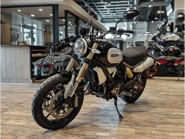 2018 Ducati Scrambler 1100 // Shining Black in Dirt Bikes & Motocross in Winnipeg - Image 14