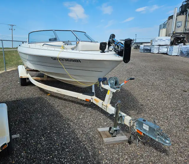 1999 Bayliner Capri 1954 in Powerboats & Motorboats in Regina - Image 4