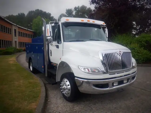2012 international DuraStar 4300 Welding Service Truck with Air  in Heavy Trucks in Richmond - Image 13