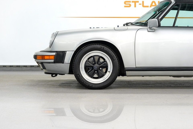 1988 Porsche 911 targa in Cars & Trucks in City of Montréal - Image 3