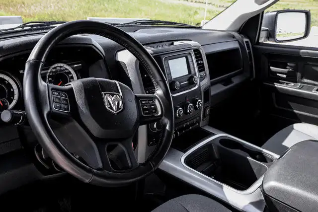 2023 Ram 1500 Classic Express dans Autos et camions dans Comté de Strathcona - Image 10
