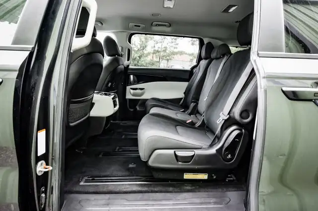 2022 Kia Carnival LX • HEATED SEATS • POWER LIFTGATE • CP/AA in Cars & Trucks in Cornwall - Image 28