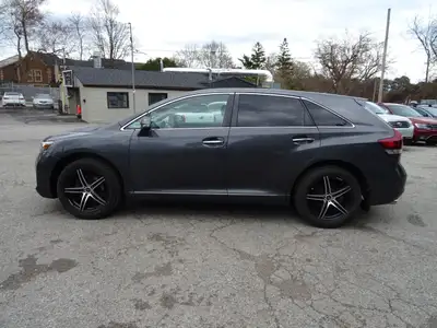 Engine: V6 Cylinder Engine 3.5L L/100Km City: 11.4 L/100Km Hwy: 7.9