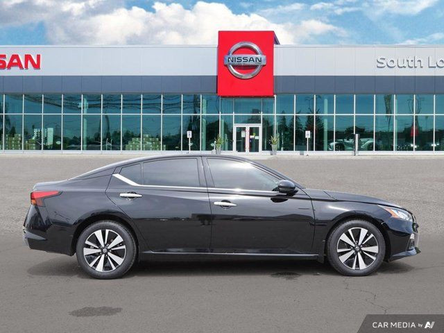 2020 Nissan Altima 2.5 SV in Cars & Trucks in London - Image 2