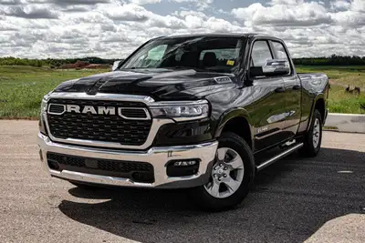 This Ram 1500 has a strong Gas/Electric V-6 3.6 L/220 engine powering this Automatic transmission. W...