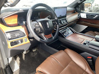 **WE WILL BEAT ANY DEALER IN THE CITY** Infinite Black Metallic Clearcoat 2024 Lincoln Navigator Res... (image 3)