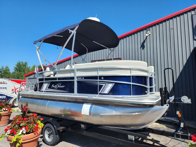 2023 Sunchaser Vista 16 foot Pontoon Powered by a Yamaha Outboar in Powerboats & Motorboats in Ottawa - Image 2