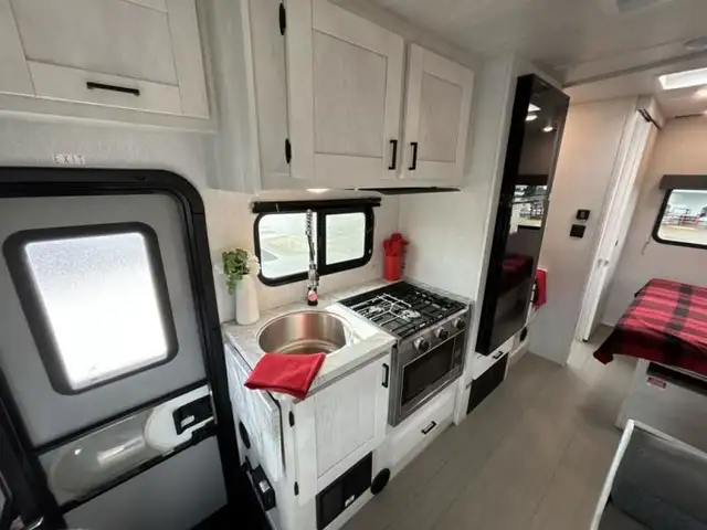2023 EAST TO WEST Entrada 2200S in RVs & Motorhomes in Red Deer - Image 16