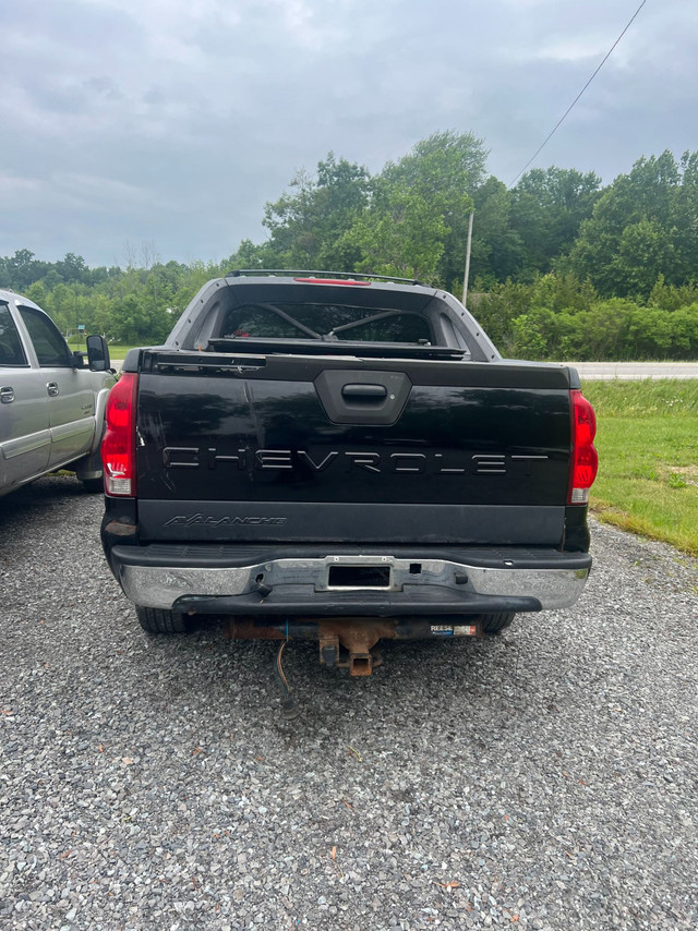 2005 Chevrolet Avalanche in Cars & Trucks in St. Catharines - Image 3