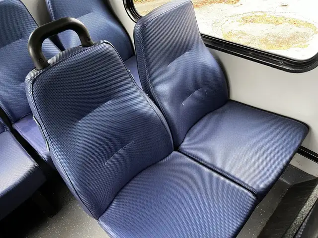 2019 Chevrolet Express 4500 22 Passenger Wheelchair Accessible S in Heavy Trucks in Delta/Surrey/Langley - Image 24