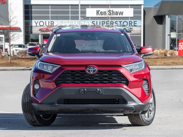 2020 Toyota RAV4 XLE XLE PREMIUM PACKAGE / LEATHER / SUNROOF... in Cars & Trucks in City of Toronto - Image 2