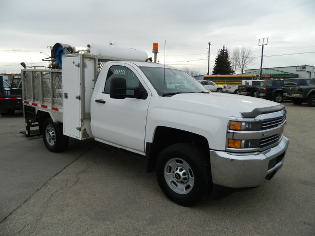 2015 CHEVY 2500 /SERVICE TRUCK /V-MAC  WITH POWER LIFT GATE in Cars & Trucks in Edmonton - Image 3