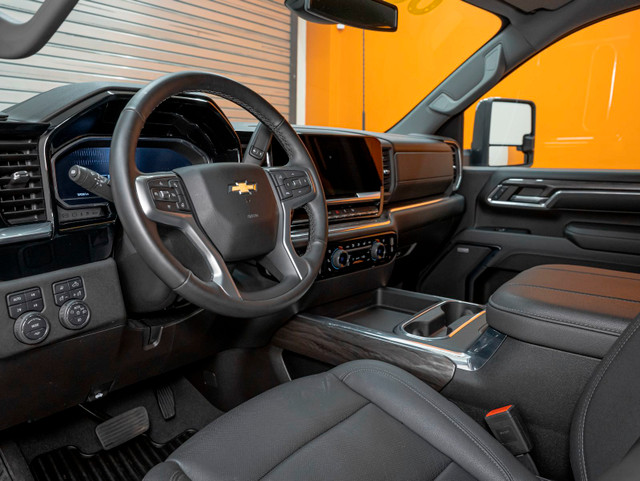 2024 Chevrolet Silverado 2500HD LTZ CREW 4X4 6.6L *NAV* SIÈGES V in Cars & Trucks in Laurentides - Image 2