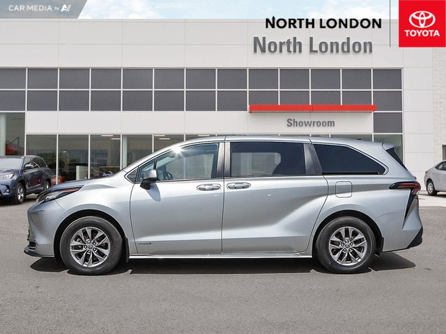 2021 Toyota Sienna XLE 7-Passenger RARE FIND - LEASE RETURN -... in Cars & Trucks in London - Image 3