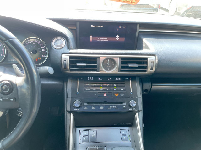 2014 Lexus IS 350 Base / Camera / Cuir / Bluetooth Bien Équipé / in Cars & Trucks in Laval / North Shore - Image 3