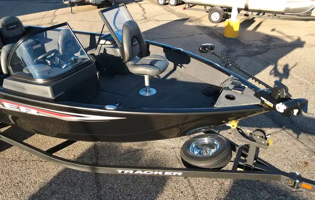 2025 TRACKER PRO GUIDE V-175 Combo -Best Fishing Boat, Mercury in Powerboats & Motorboats in Prince Albert - Image 6