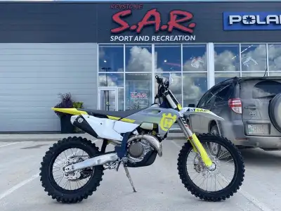 * ALL IN PRICE * - taxes not included - SAVE $2000! - PERFECT SNOW BIKE! 2024 Husqvarna® FX 450 Bene...