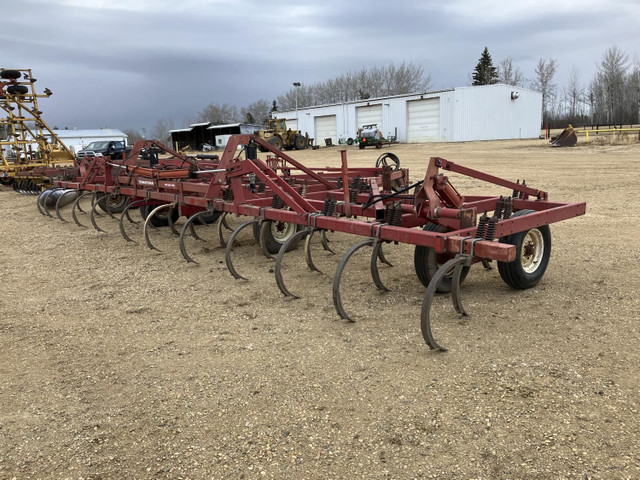 5500 35 Ft Deep Tillage Cultivator in Farming Equipment in Edmonton - Image 4