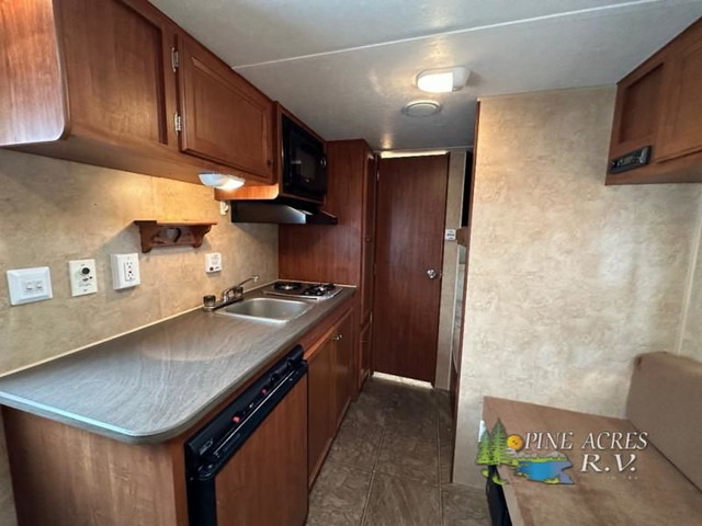 2012 Jayco Jay Flight Swift SLX 9995 in Travel Trailers & Campers in Truro - Image 4