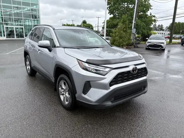 Toyota RAV4 XLE 2022 AWD - BAS MILLAGE - in Cars & Trucks in Québec City - Image 5