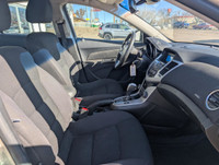 The 2013 Chevrolet Cruze ECO offers a smart balance between fuel efficiency and everyday driving com... (image 4)