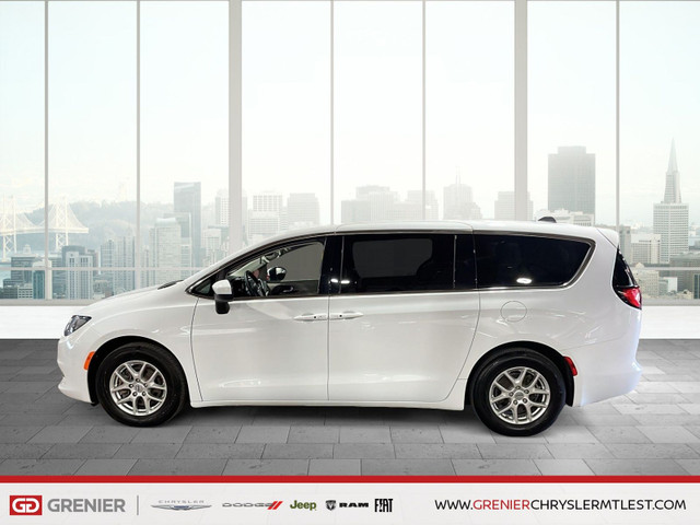 2023 Chrysler Grand Caravan in Cars & Trucks in City of Montréal - Image 4
