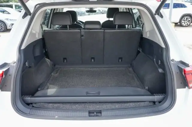 2021 Volkswagen Tiguan Highline in Cars & Trucks in Calgary - Image 11