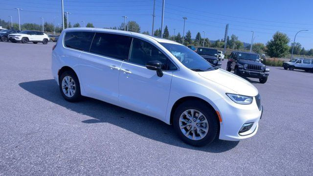 2026 Chrysler Pacifica Select | AWD | 7 Passenger | Leather in Cars & Trucks in Prince George - Image 2
