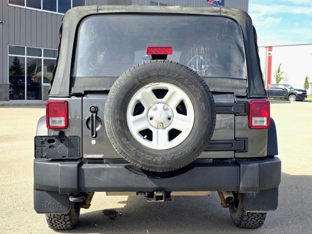 2018 Jeep Wrangler JK Sport | Cloth | Manual in Cars & Trucks in Grande Prairie - Image 4