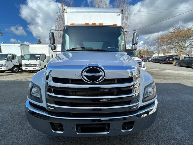  2020 Hino 338D with 26' Box and Power Rail Gate in Heavy Trucks in Delta/Surrey/Langley - Image 3