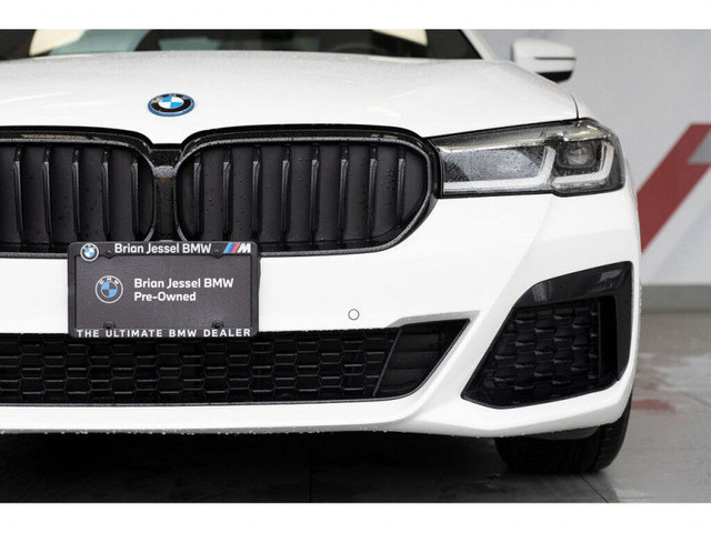 2022 BMW 5 Series 530e xDrive Plug-In Hybrid in Cars & Trucks in Vancouver - Image 4
