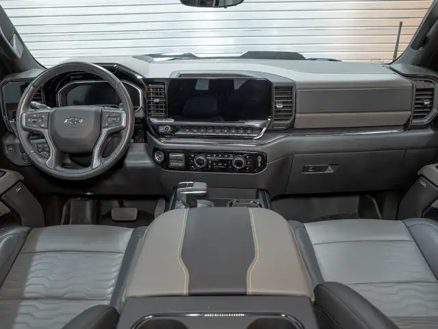 2023 Chevrolet Silverado 1500 ZR2 CREW 4X4 V8 *TOIT* NAV CUIR SI in Cars & Trucks in Laurentides - Image 13