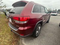 This JEEP GRAND CHEROKEE LIMITED, with a V6 Cylinder Engine engine, features a TRANSMISSION: 8-SPEED... (image 2)