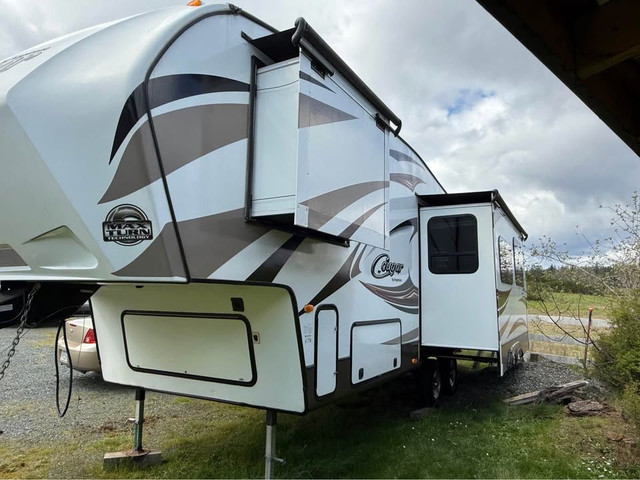 2015 KEYSTONE COUGAR 279 RKSWE (FINANCING AVAILABLE) in Travel Trailers & Campers in Saskatoon - Image 3