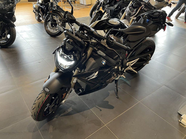 2023 BMW S 1000 R Black Storm Metallic in Street, Cruisers & Choppers in City of Halifax - Image 2