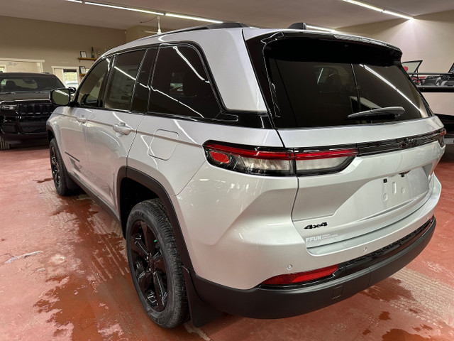 2024 Jeep Grand Cherokee Laredo in Cars & Trucks in Nipawin - Image 4