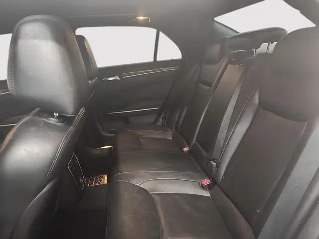 2012 Chrysler 300 LIMITED in Cars & Trucks in Laval / North Shore - Image 20